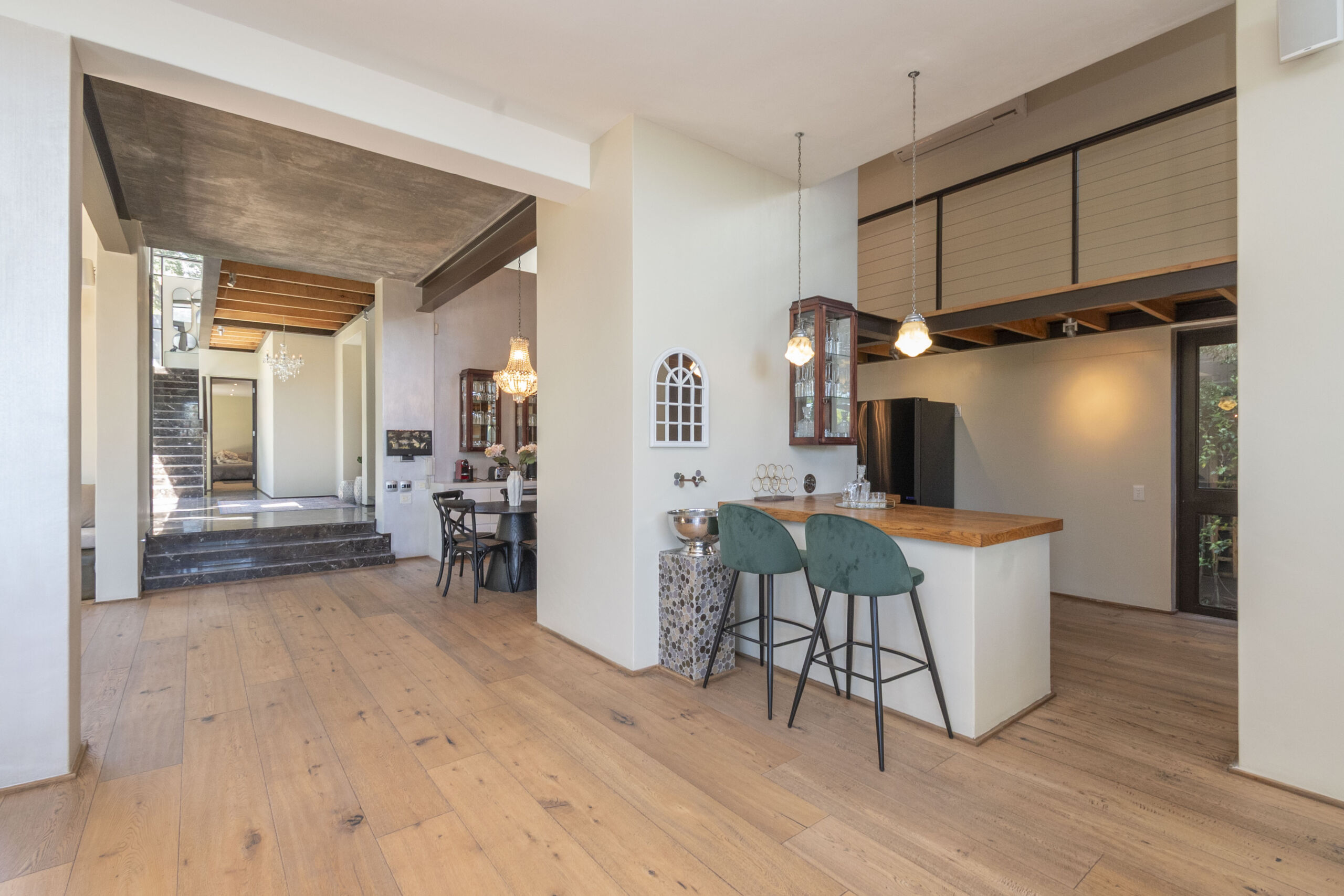 private-family-villa-bakoven-camps-bay-5bed-6bath-pool-ocean-bbq (5)
