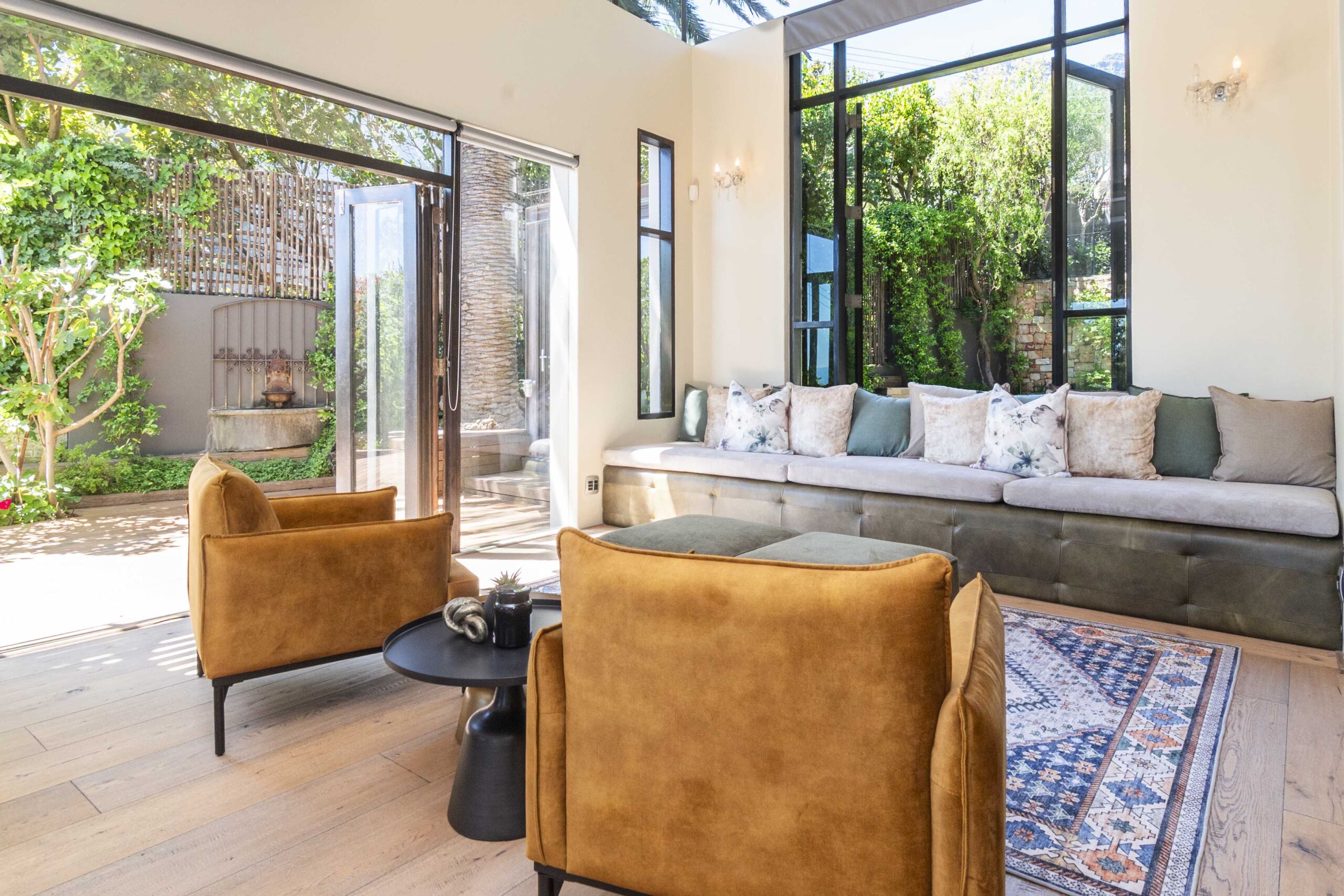 private-family-villa-bakoven-camps-bay-5bed-6bath-pool-ocean-bbq (6)