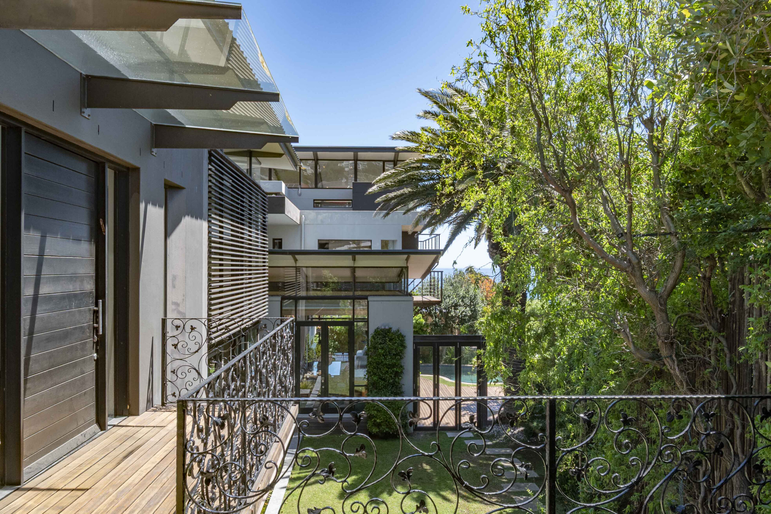 private-family-villa-bakoven-camps-bay-5bed-6bath-pool-ocean-bbq (6)