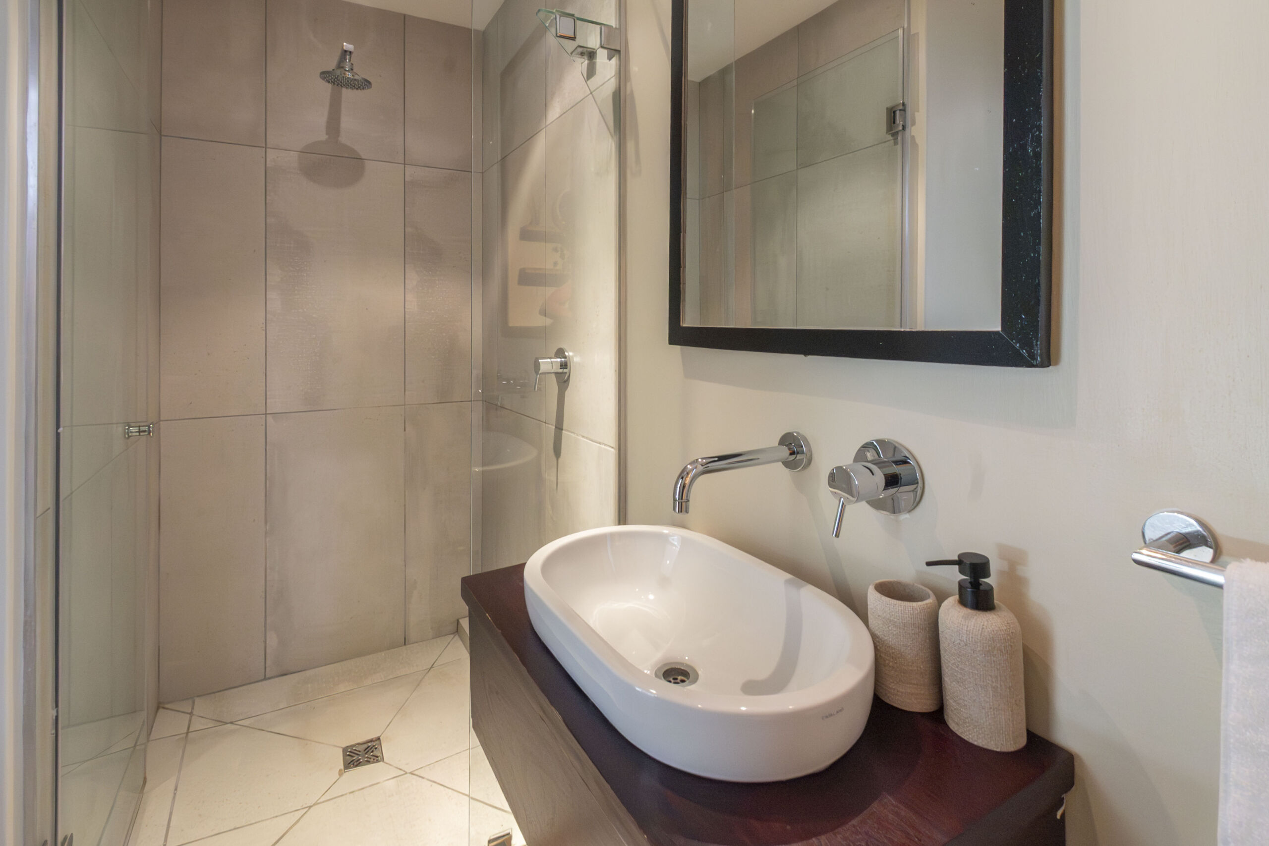 private-family-villa-bakoven-camps-bay-5bed-6bath-pool-ocean-bbq (6)