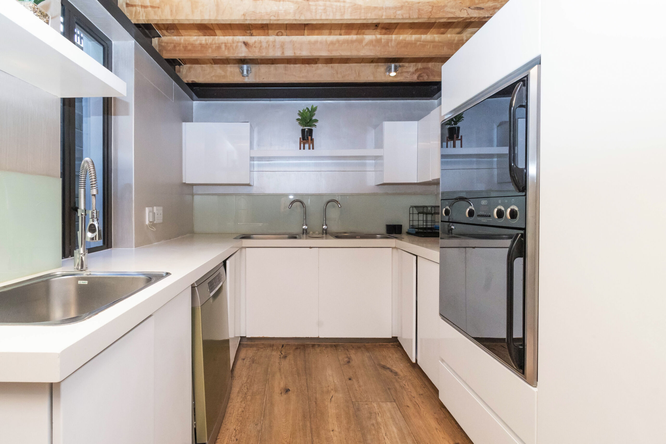 private-family-villa-bakoven-camps-bay-5bed-6bath-pool-ocean-bbq (9)
