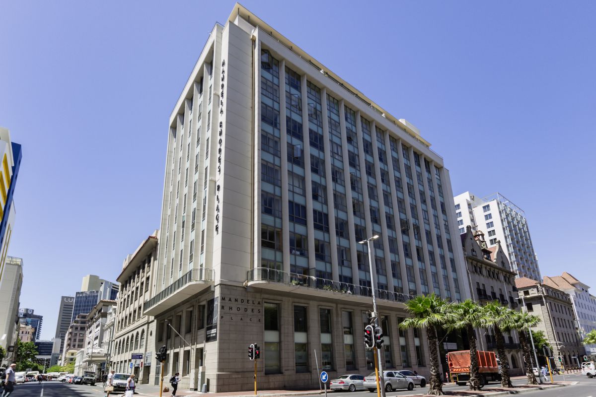 urban-stylish-1-bed-pool-city-cape-town (1)