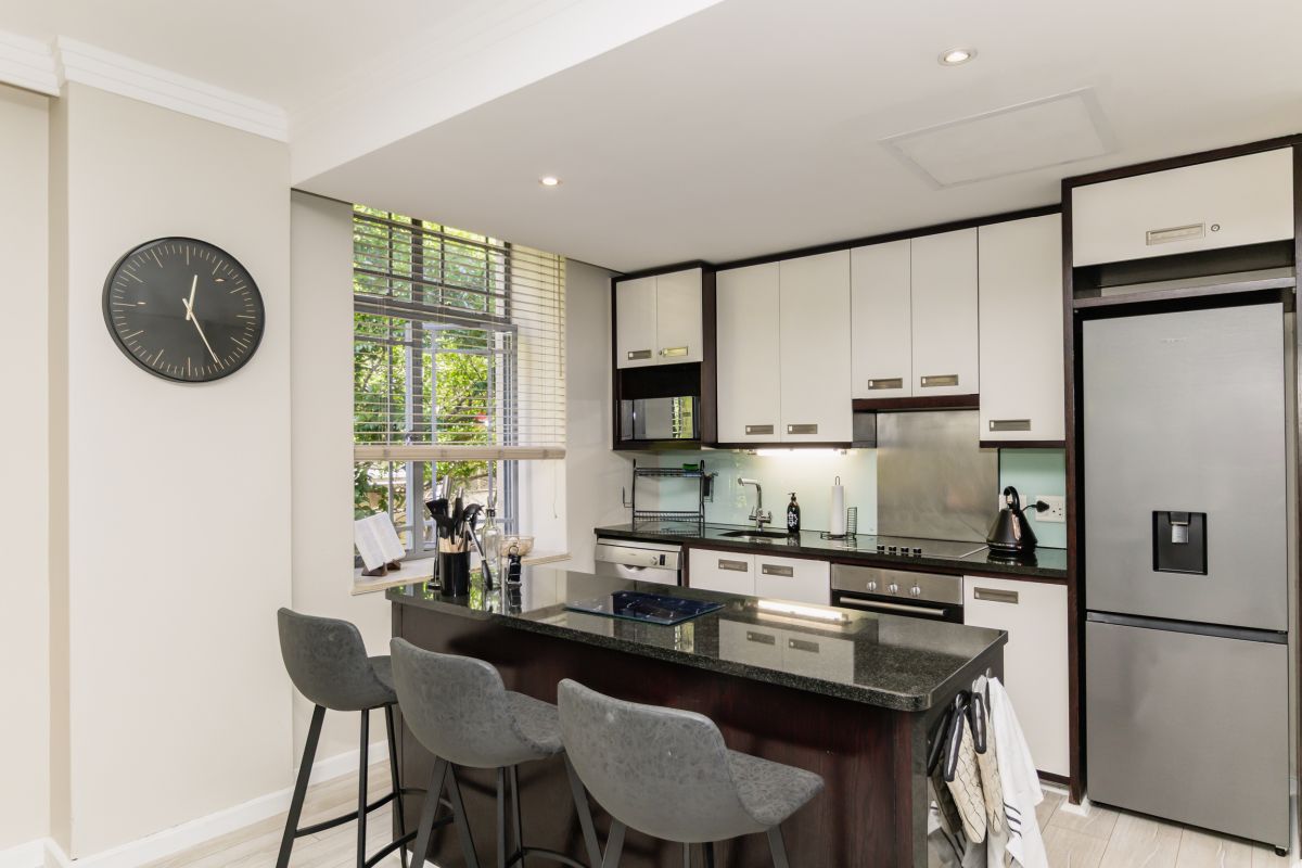urban-stylish-1-bed-pool-city-cape-town (11)