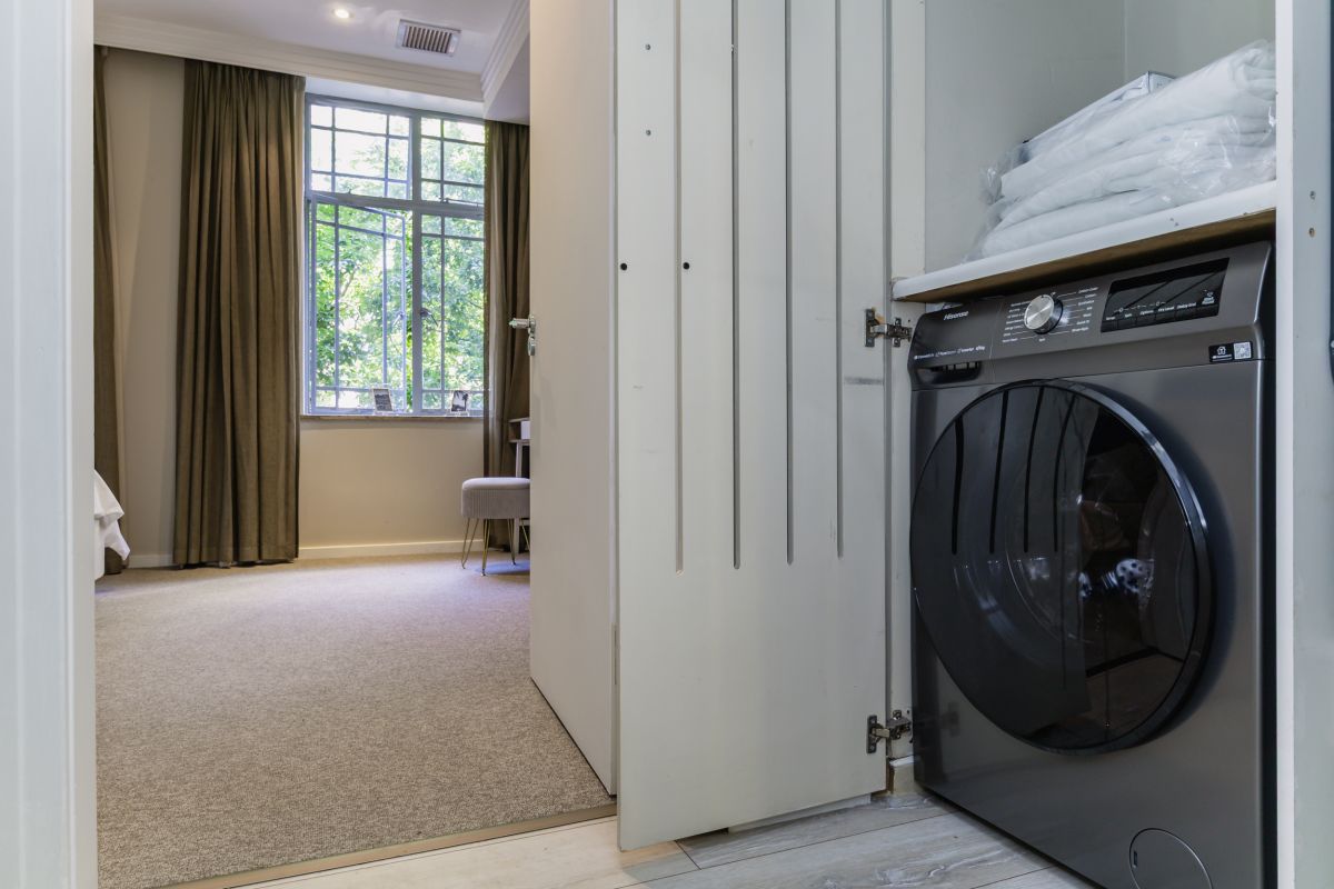 urban-stylish-1-bed-pool-city-cape-town (29)