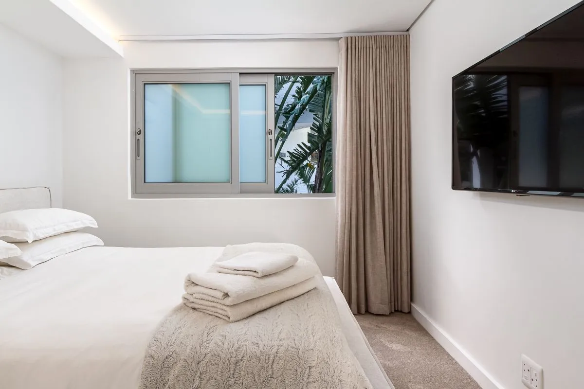 campsbay-2bed-plunge-pool-ocean-mountain-views-clifton (2)